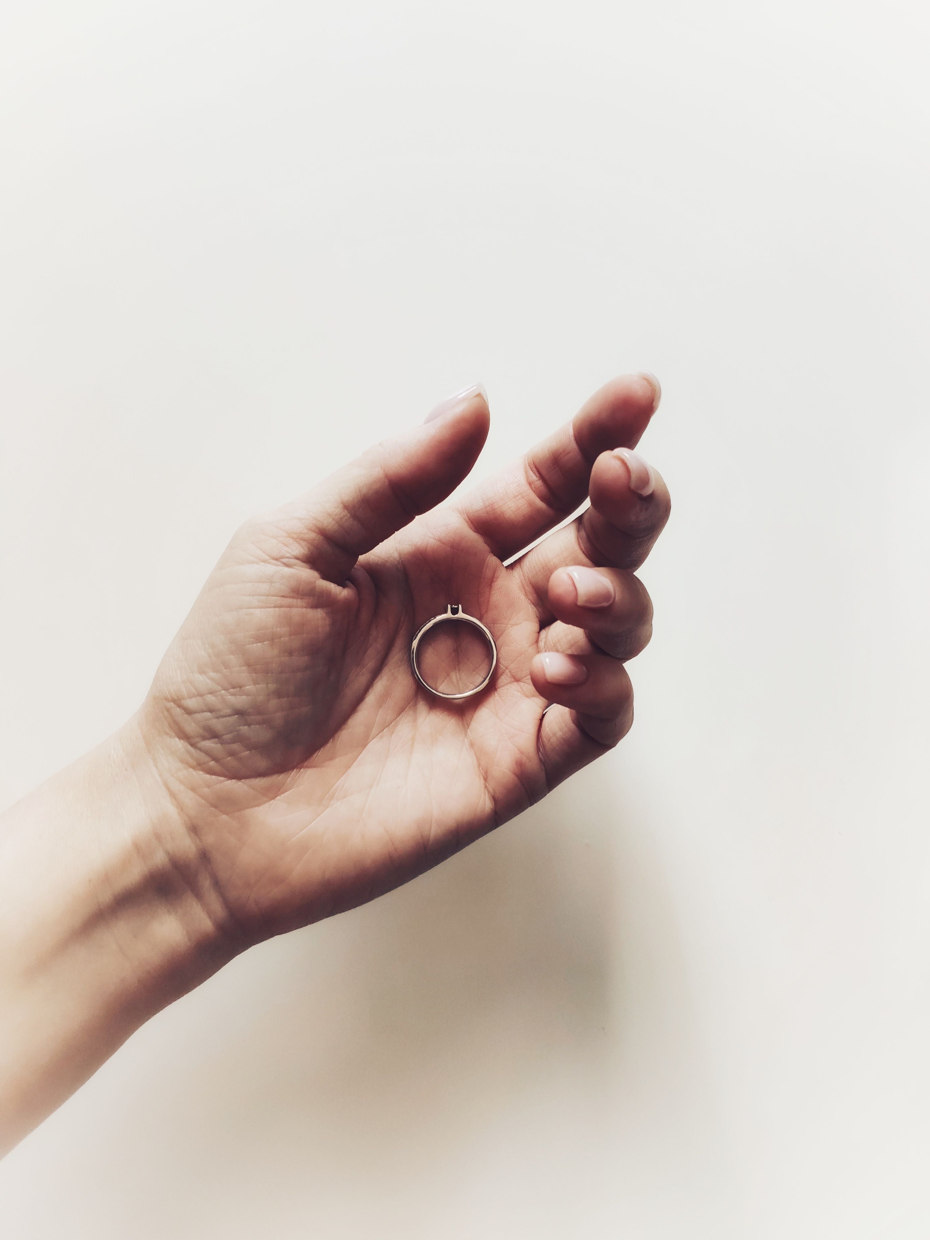 How to clean diamond ring with windex?