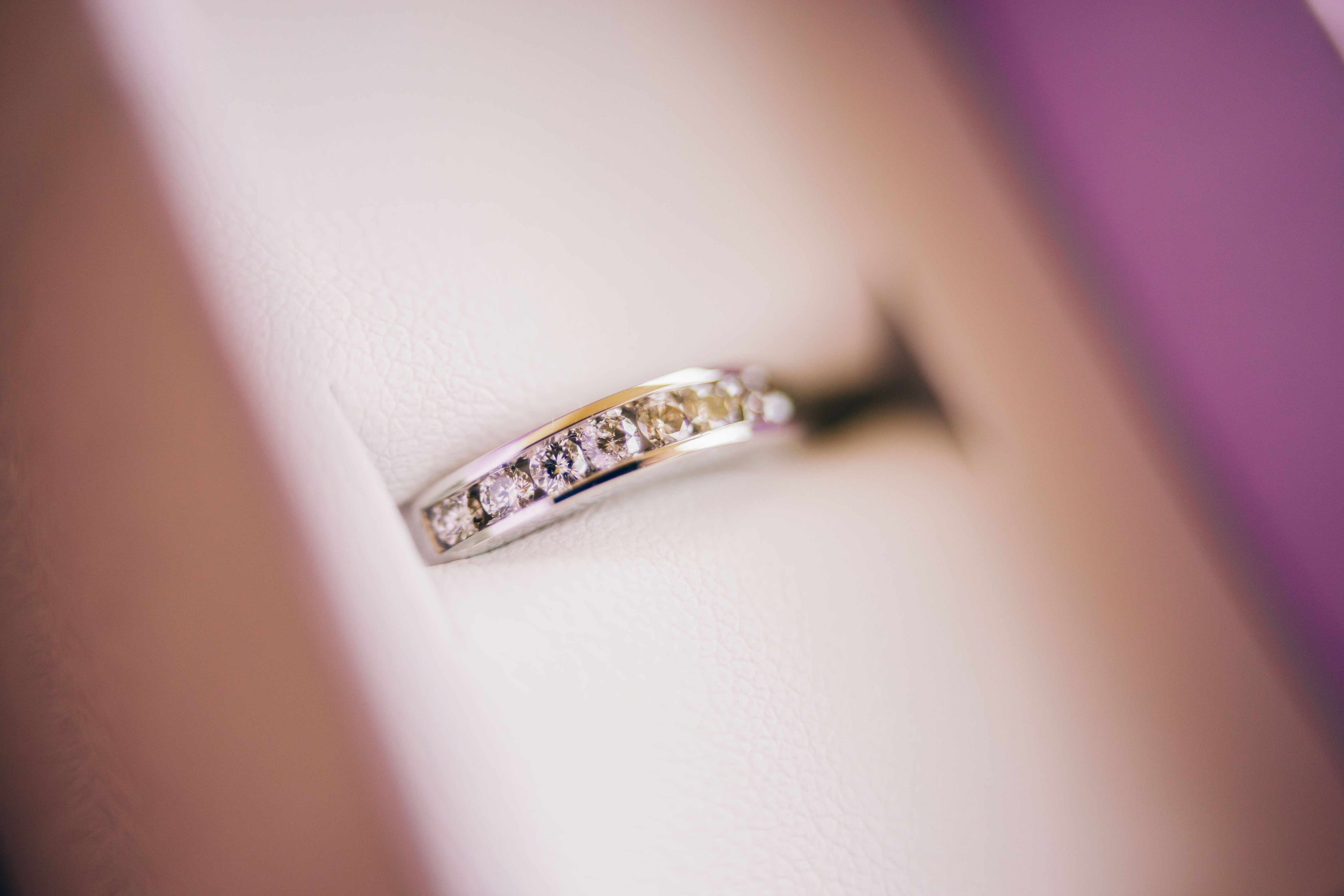 How to know if a diamond ring is real?