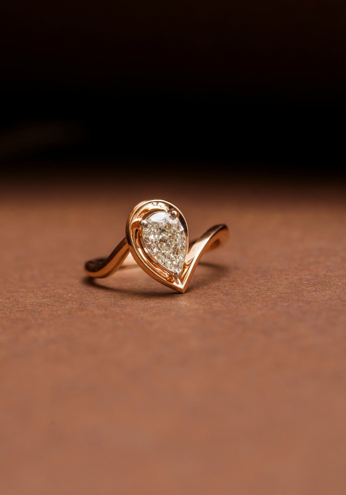 How Do You Wear A Pear Shaped Diamond Ring?
