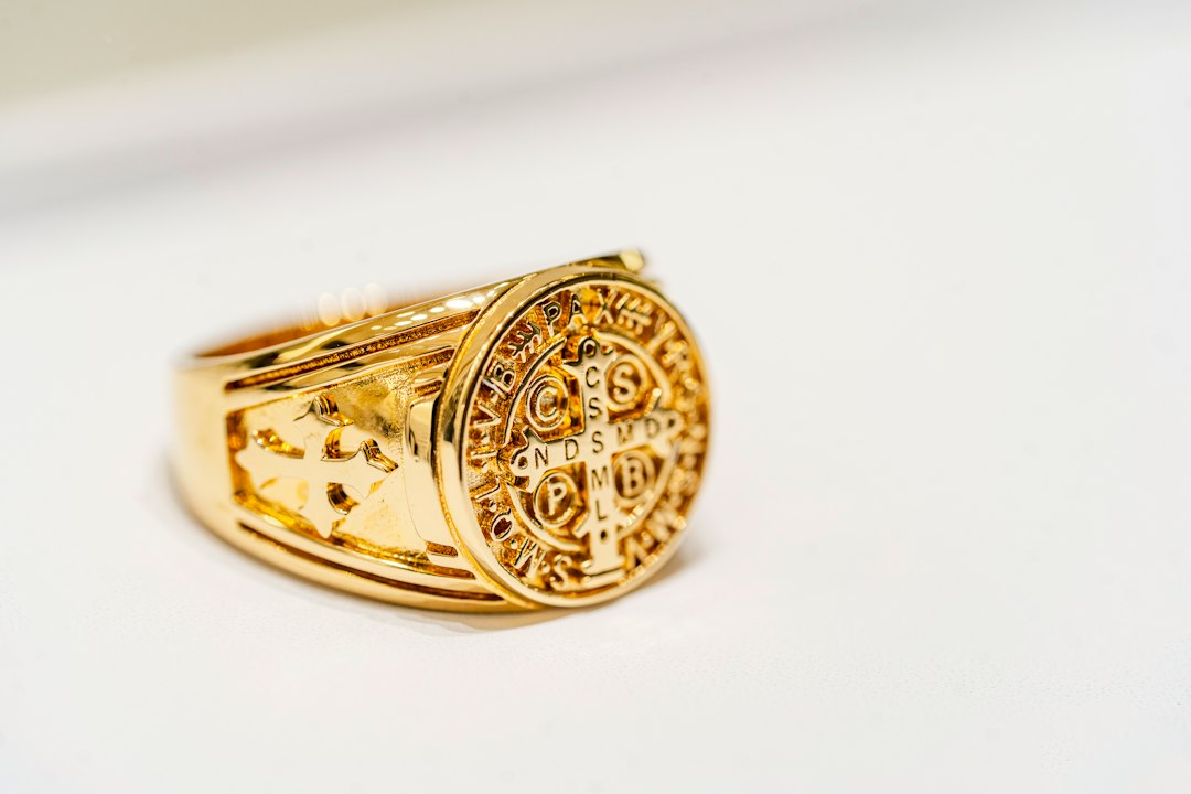 Designing Custom Gold Rings for Men and Women