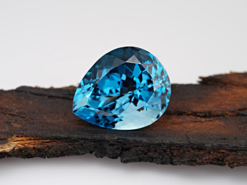 How to Buy Topaz Stones Like a Gemology Pro