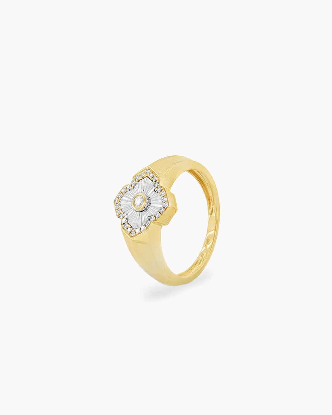 Amara | Clover Diamond Fluted Signet Ring